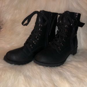 🚨CLOSET PURGE!🚨 Like New Black Combat Boots